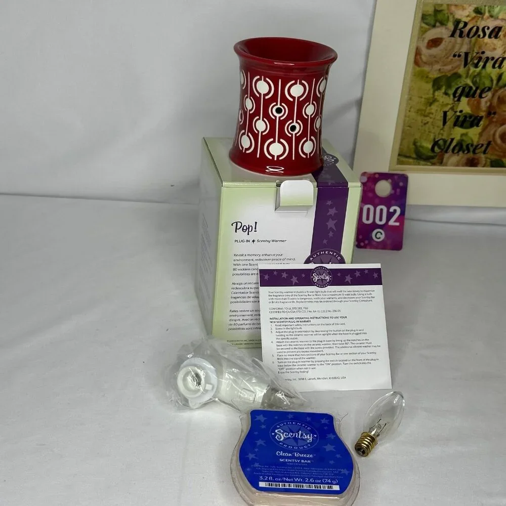 NIB POP Scentsy Plug-in Warmer Complete with Clean Breeze Scentsy Bar